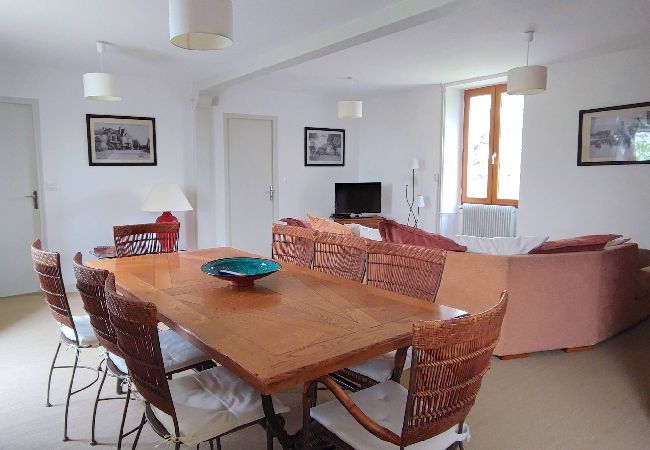 Maison à Salignac-Eyvigues - Gite La Dure : le Charme d'un séjour Périgourdin  Maison à Salignac-Eyvigues - Gite La Dure : le Charme d'un séjour Périgourdin