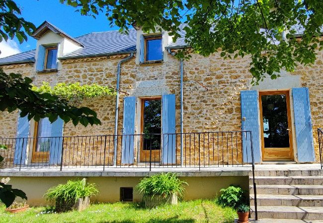 Maison à Salignac-Eyvigues - Gite La Dure : le Charme d'un séjour Périgourdin  Maison à Salignac-Eyvigues - Gite La Dure : le Charme d'un séjour Périgourdin