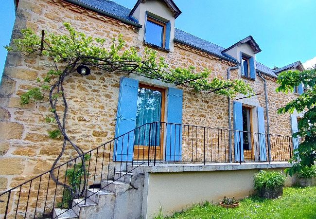 Maison à Salignac-Eyvigues - Gite La Dure : le Charme d'un séjour Périgourdin  Maison à Salignac-Eyvigues - Gite La Dure : le Charme d'un séjour Périgourdin