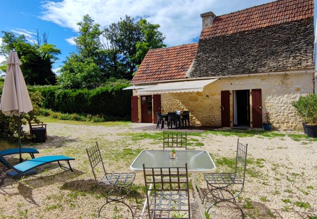 Maison à Sarlat-la-Canéda - Le gîte d'en bas - Petite maison périgourdine  Maison à Sarlat-la-Canéda - Le gîte d'en bas - Petite maison périgourdine