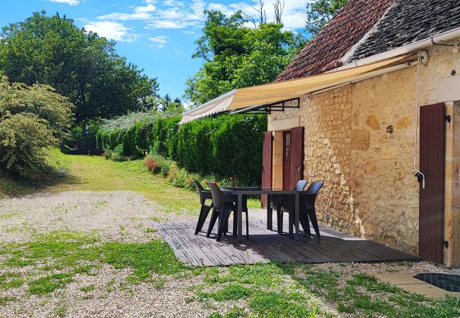 Maison à Sarlat-la-Canéda - Le gîte d'en bas - Petite maison périgourdine  Maison à Sarlat-la-Canéda - Le gîte d'en bas - Petite maison périgourdine