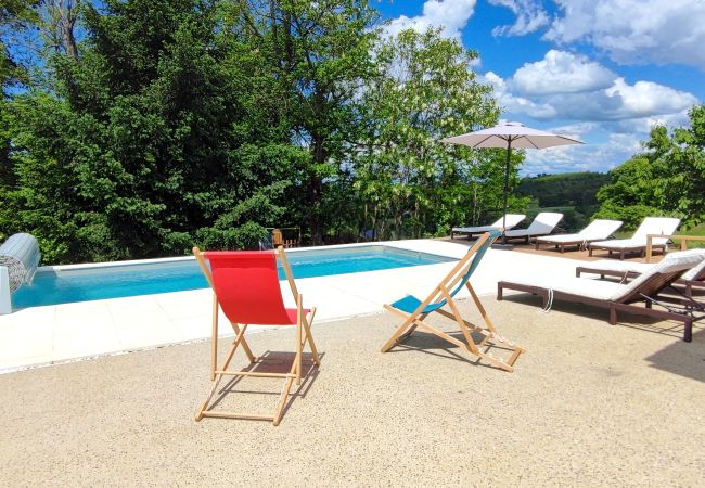 Maison à Marcillac-Saint-Quentin - La Londonnière avec piscine Chauffée Maison à Marcillac-Saint-Quentin - La Londonnière avec piscine Chauffée