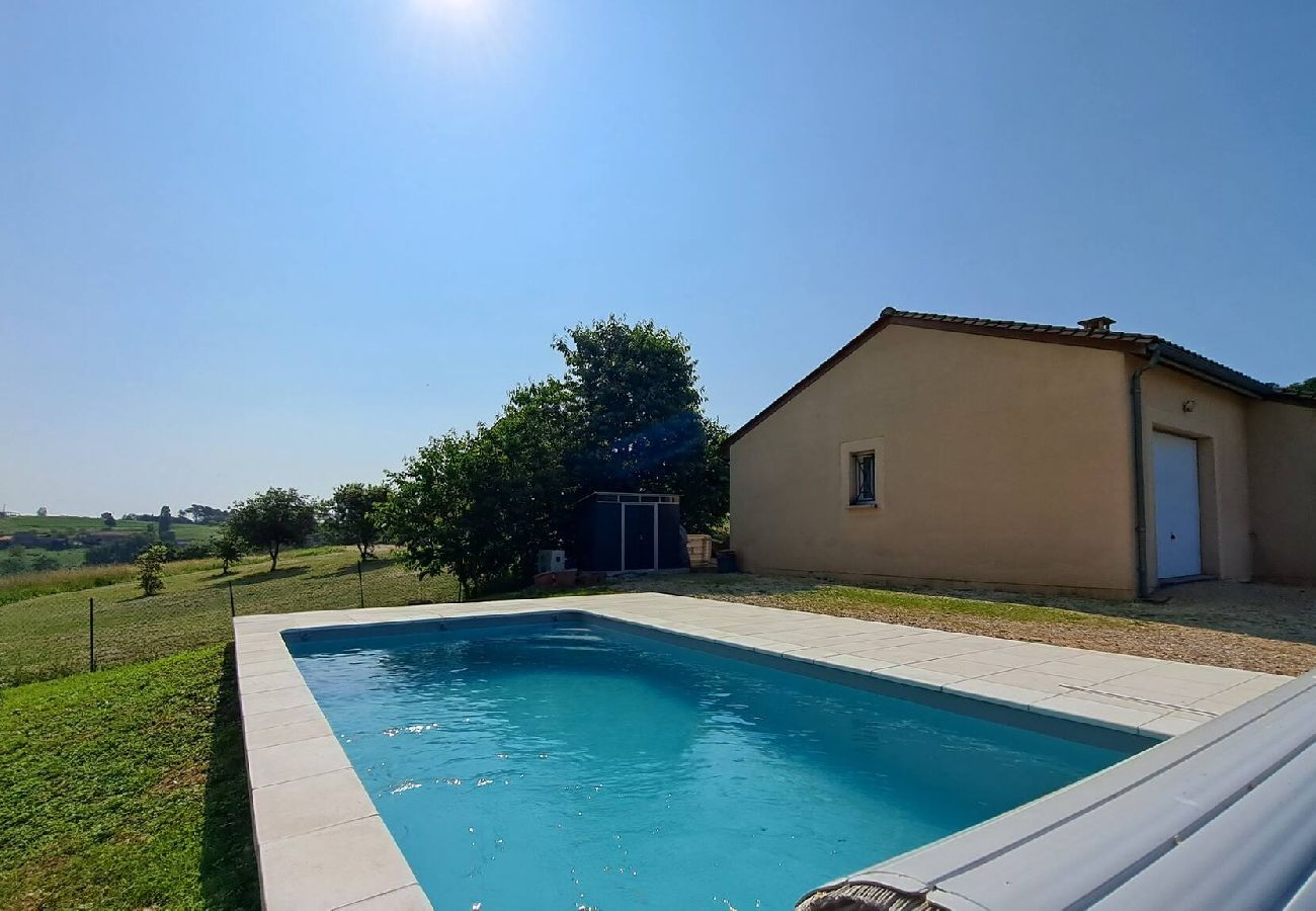 Maison à Marcillac-Saint-Quentin - La Londonnière avec piscine Chauffée