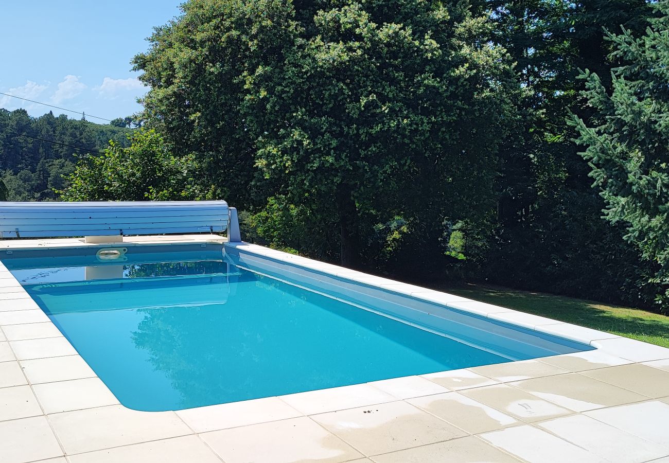 Maison à Marcillac-Saint-Quentin - La Londonnière avec piscine Chauffée