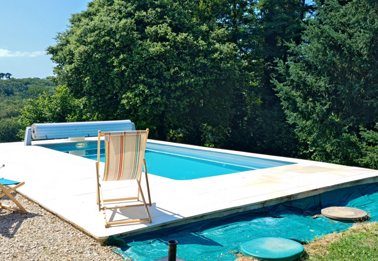 Maison à Marcillac-Saint-Quentin - La Londonnière avec piscine Chauffée