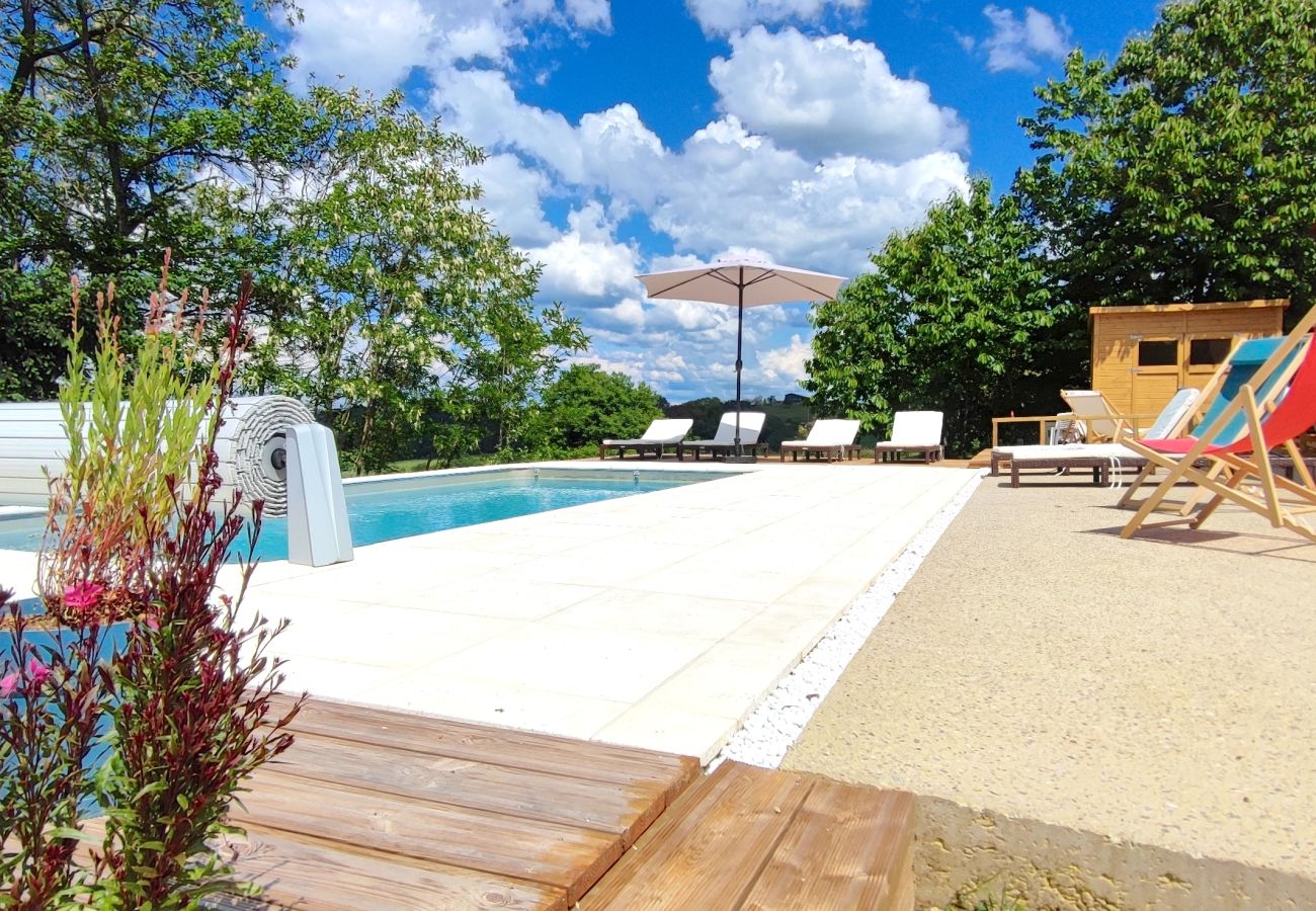 Maison à Marcillac-Saint-Quentin - La Londonnière avec piscine Chauffée