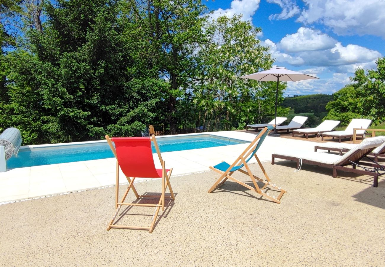 Maison à Marcillac-Saint-Quentin - La Londonnière avec piscine Chauffée