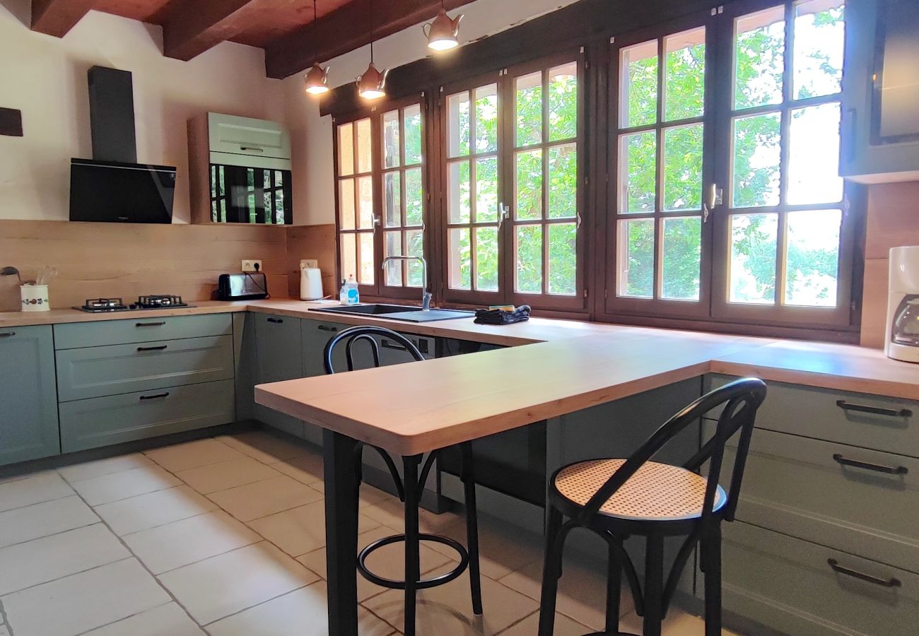 Maison à Auriac-du-Périgord - La Tour de Vera : Maison dans son écrin de verdure 