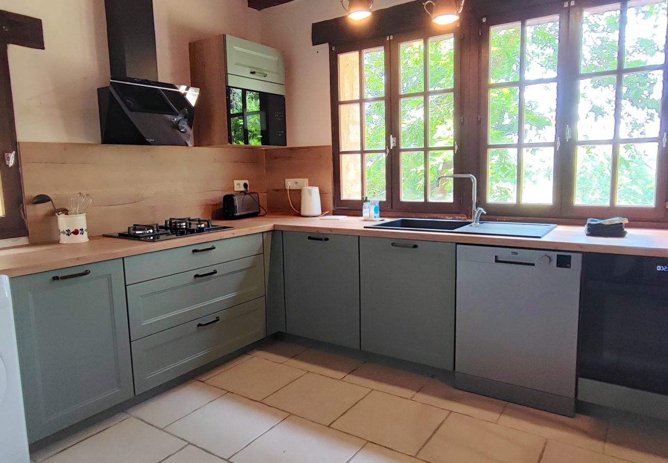 Maison à Auriac-du-Périgord - La Tour de Vera : Maison dans son écrin de verdure 