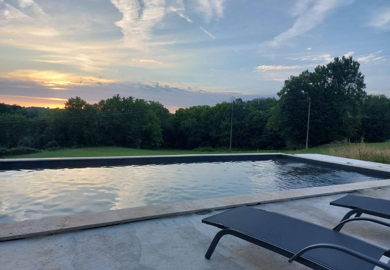 Maison à Carlux - Chaliniac : Maison en Pierre avec piscine chauffée 