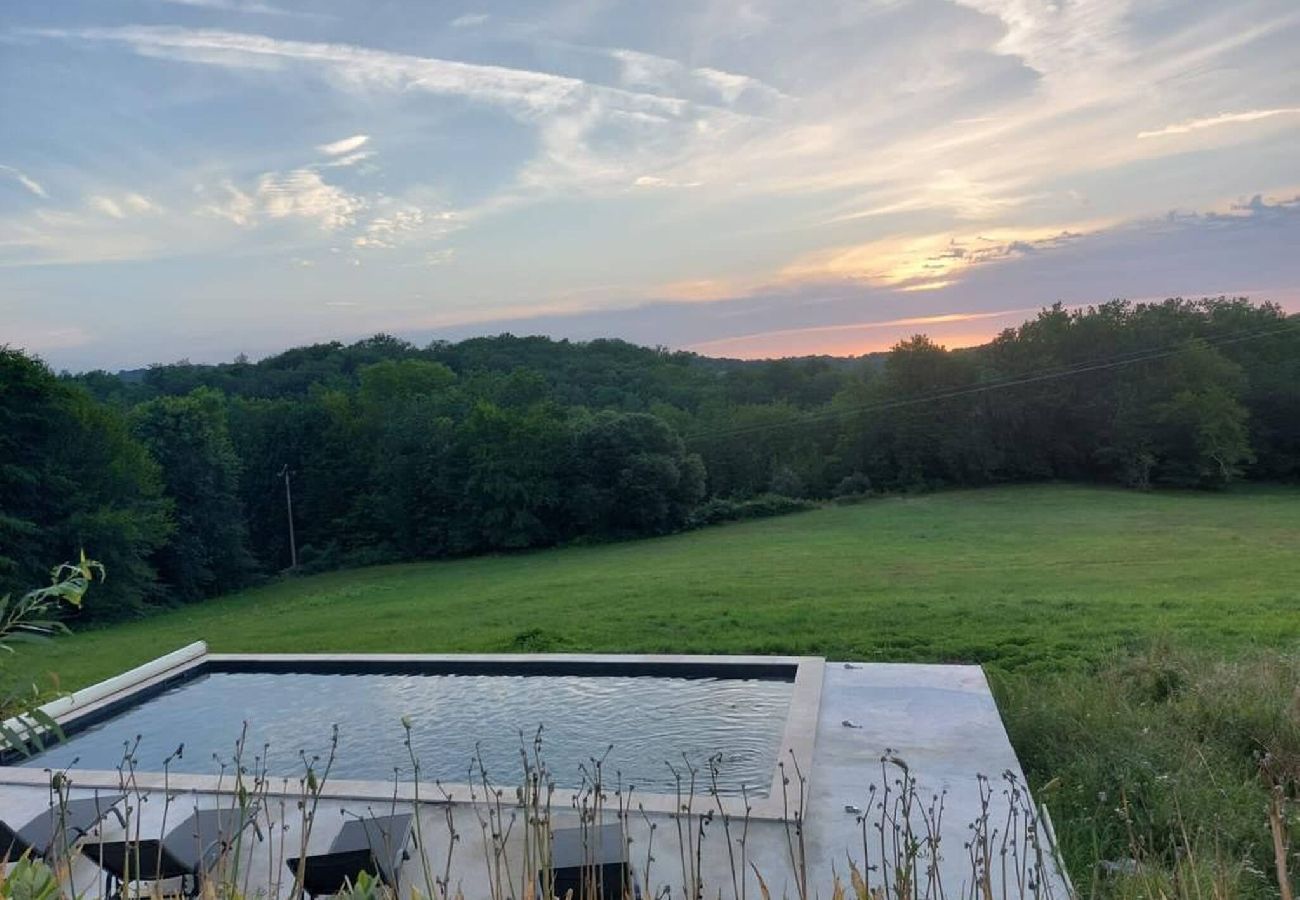 Maison à Carlux - Chaliniac : Maison en Pierre avec piscine chauffée 