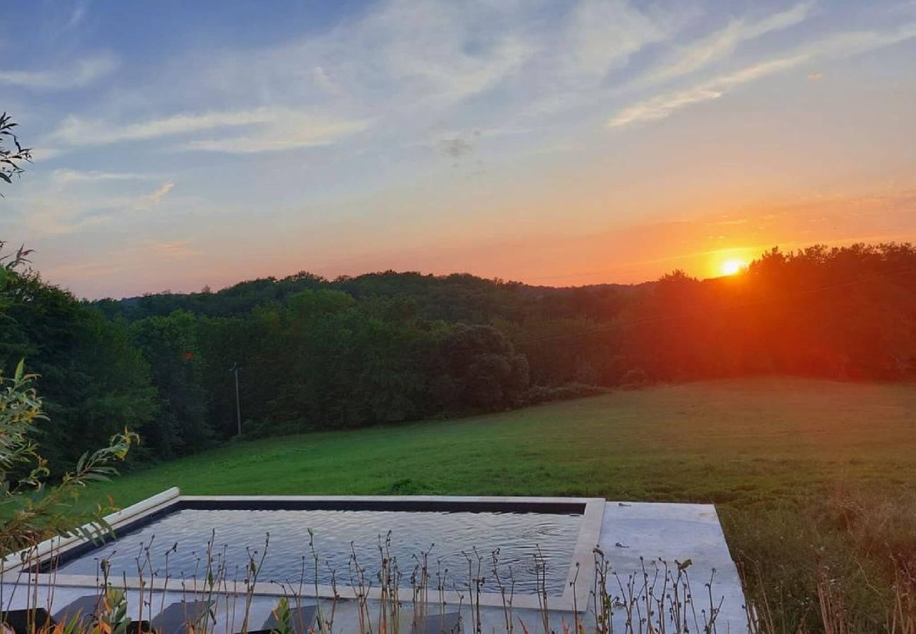 Maison à Carlux - Chaliniac : Maison en Pierre avec piscine chauffée 