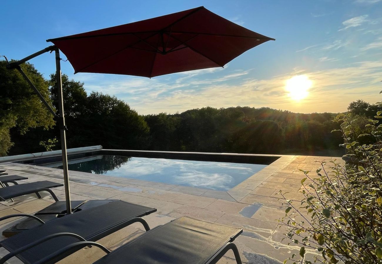 Maison à Carlux - Chaliniac : Maison en Pierre avec piscine chauffée 