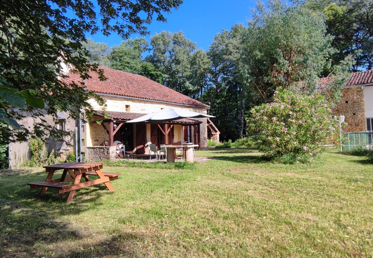 Maison à Mazeyrolles - Repos et détente en Périgord Noir