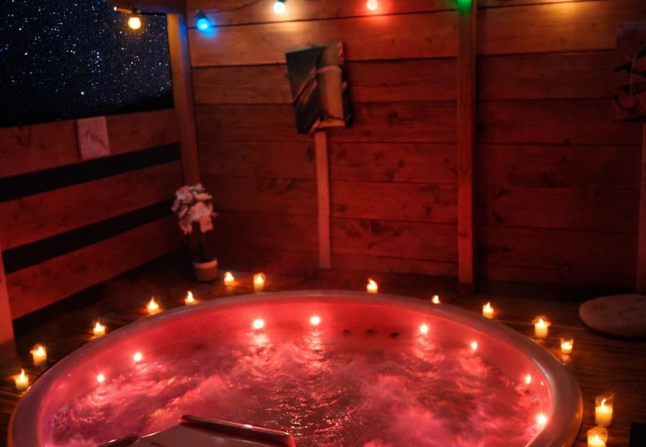 Chalet à Saint-Geniès - Le nid des Garrigues avec Jacuzzi privé