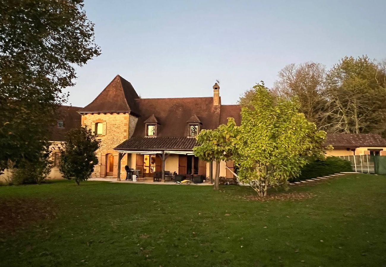 Maison à Saint-Cyprien - Grande maison (14 pers) • Piscine chauffée