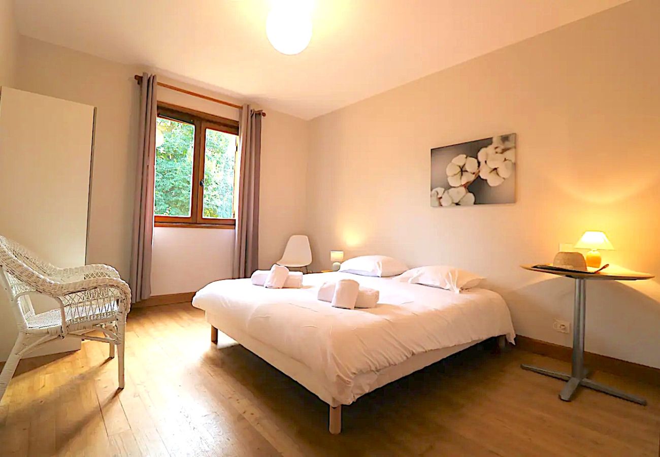 Maison à Saint-Cyprien - Grande maison (14 pers) • Piscine chauffée