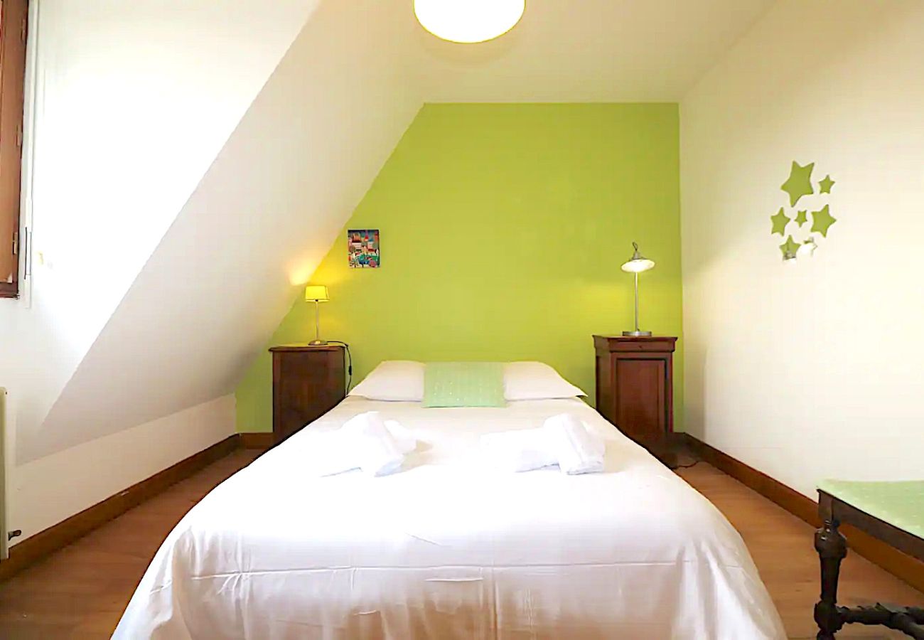 Maison à Saint-Cyprien - Grande maison (14 pers) • Piscine chauffée