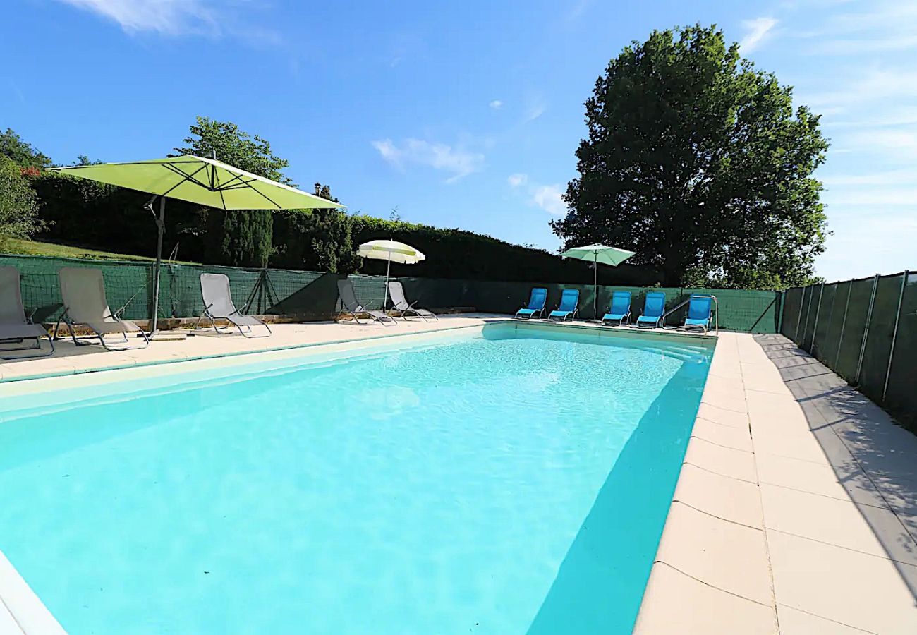 Maison à Saint-Cyprien - Grande maison (14 pers) • Piscine chauffée