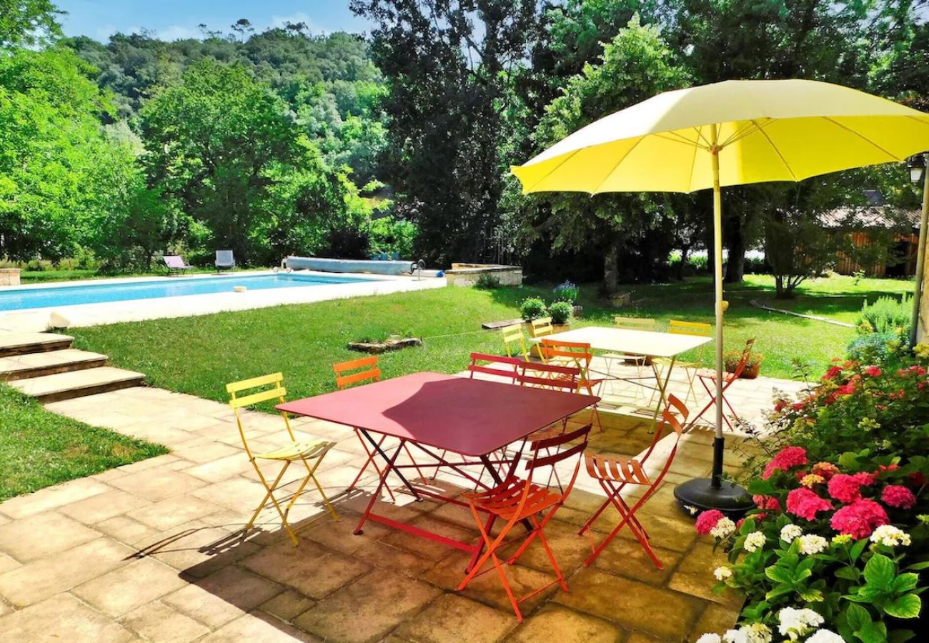 Maison à Groléjac - Grande maison en pierre & piscine (10 pers.)