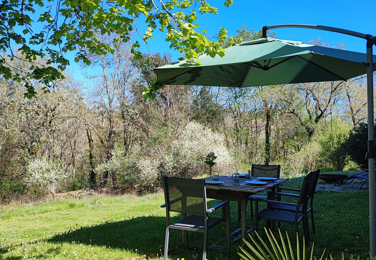 Maison à Tursac - Charmante Maison en Pierre en pleine nature