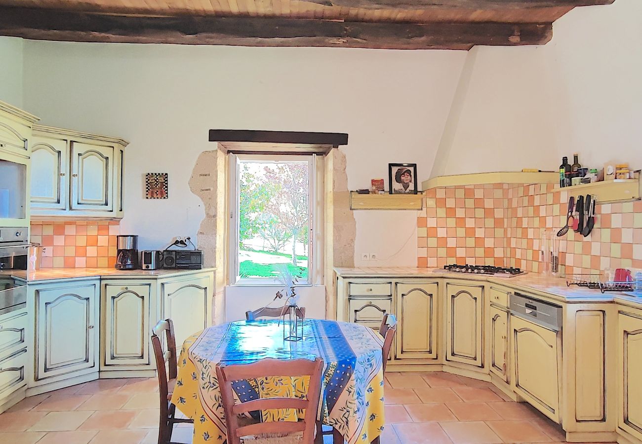 Maison à Tursac - Charmante Maison en Pierre en pleine nature