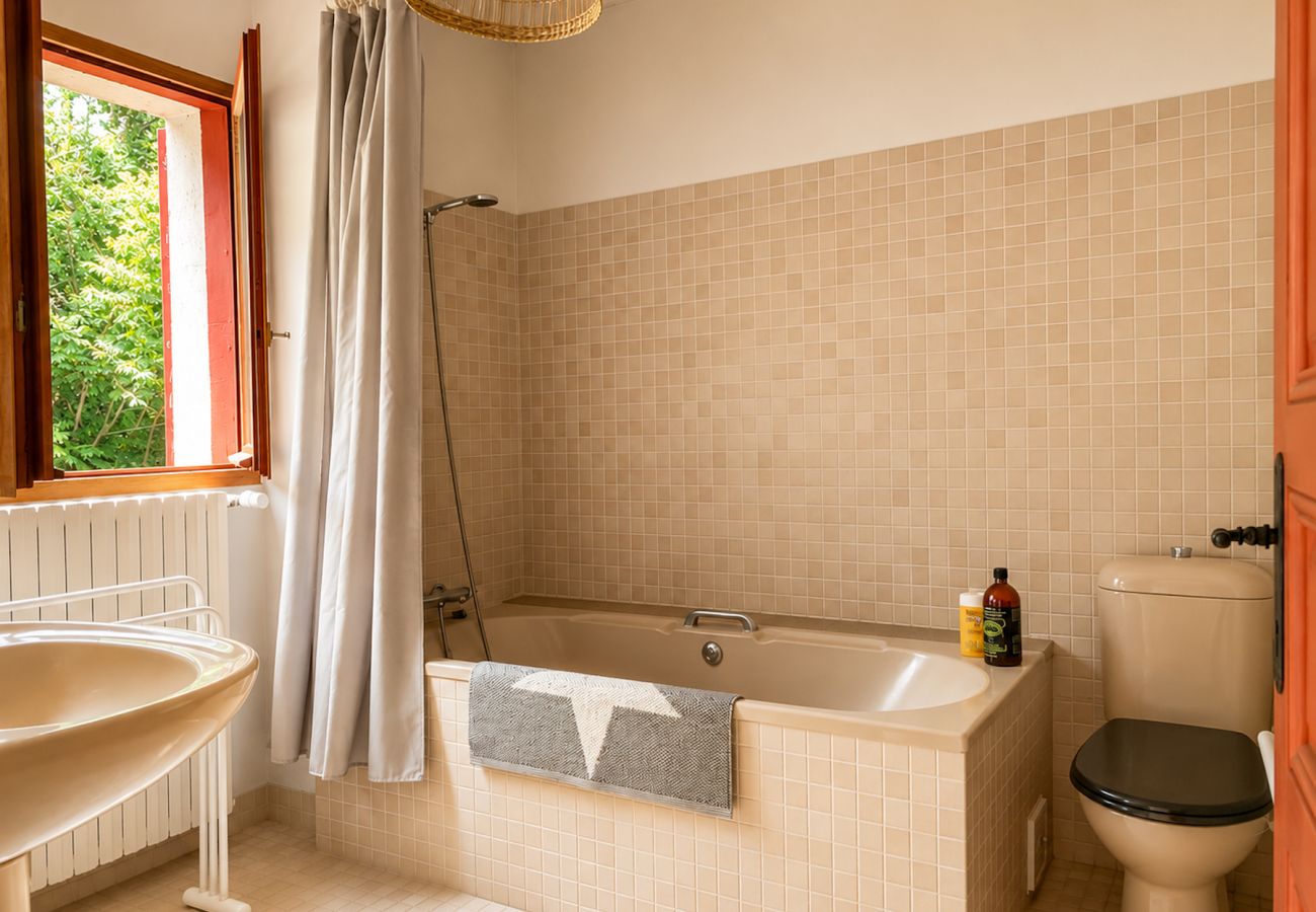 Maison à Montignac - Belle demeure familiale avec parc près de Lascaux