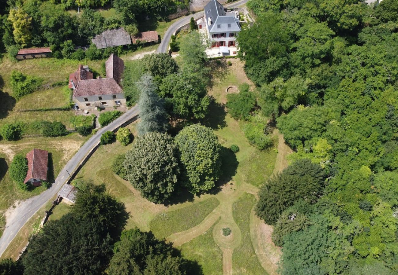 Maison à Montignac - Belle demeure familiale avec parc près de Lascaux