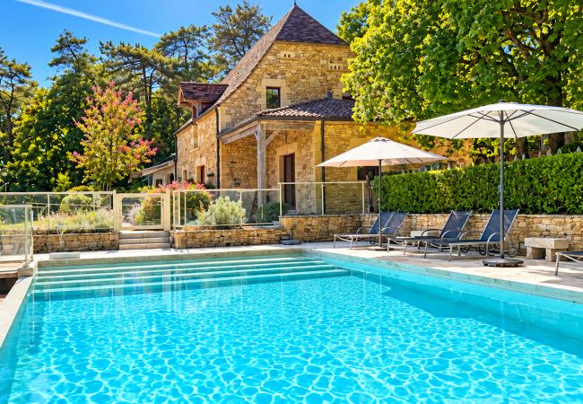 Villa à Tursac - Demeure de charme avec piscine à débordement et vue exceptionnelle sur la vallée