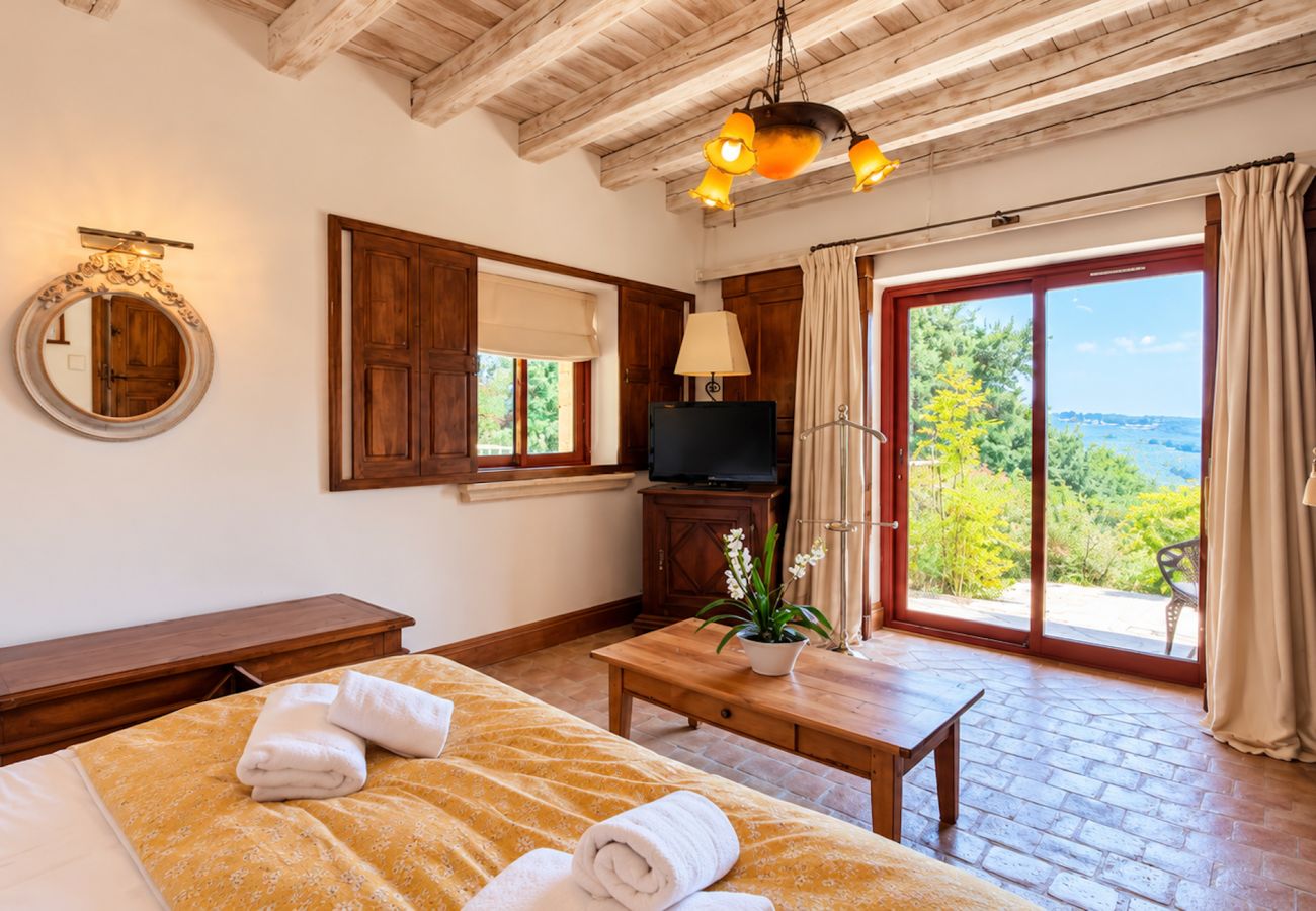 Villa à Tursac - La Truffière – Demeure de charme avec piscine à débordement et vue exceptionnelle sur la vallée