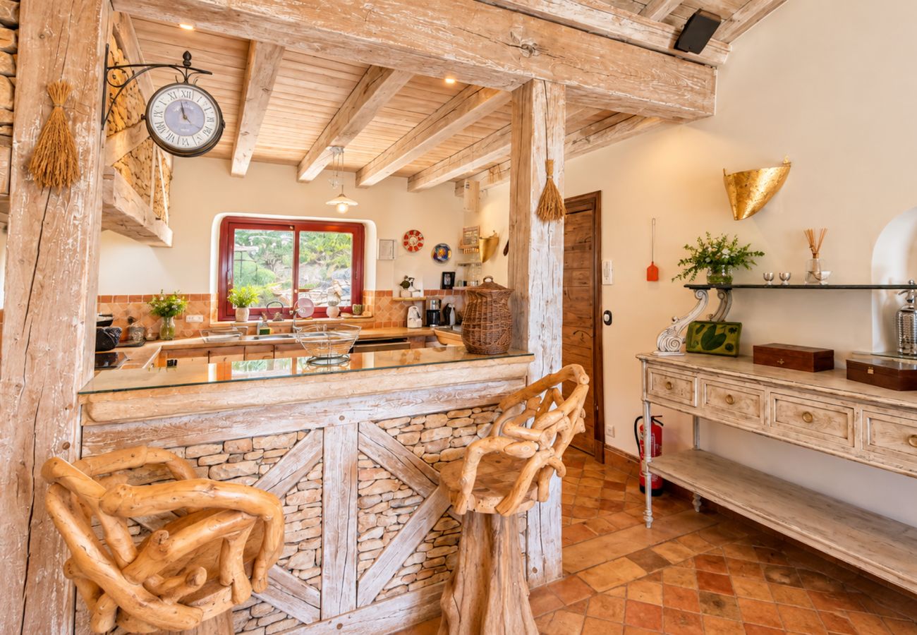 Villa à Tursac - La Truffière – Demeure de charme avec piscine à débordement et vue exceptionnelle sur la vallée
