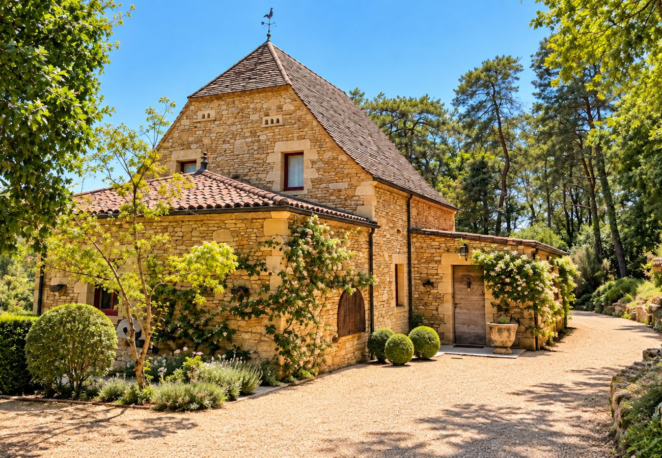 Villa à Tursac - La Truffière – Demeure de charme avec piscine à débordement et vue exceptionnelle sur la vallée