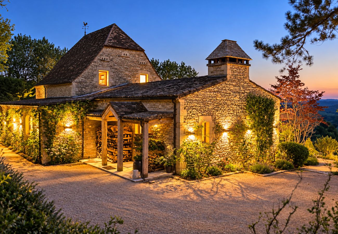 Villa à Tursac - La Truffière – Demeure de charme avec piscine à débordement et vue exceptionnelle sur la vallée