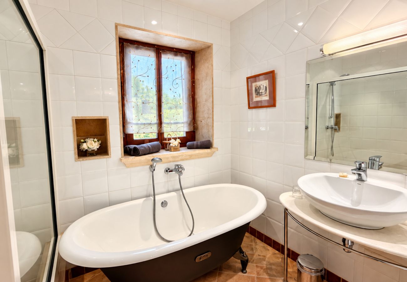 Villa à Tursac - La Truffière – Demeure de charme avec piscine à débordement et vue exceptionnelle sur la vallée