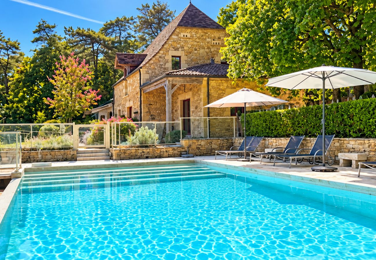 Villa à Tursac - Demeure de charme avec piscine à débordement et vue exceptionnelle sur la vallée