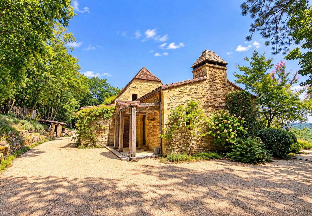 Villa à Tursac - Demeure de charme avec piscine à débordement et vue exceptionnelle sur la vallée