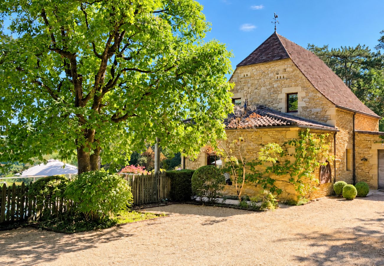 Villa à Tursac - Demeure de charme avec piscine à débordement et vue exceptionnelle sur la vallée