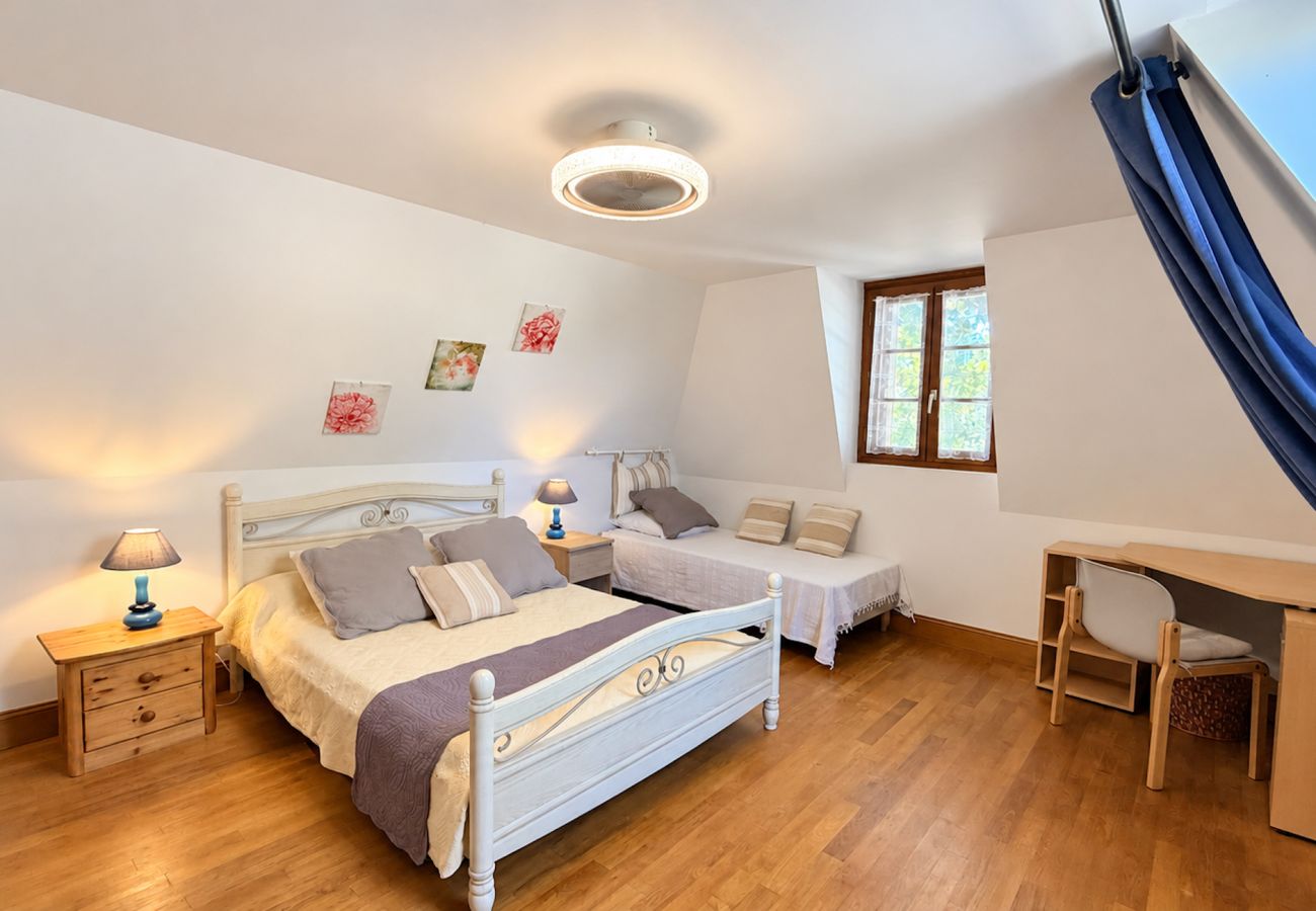 Maison à Auriac-du-Périgord - Le Caillauguet – Maison avec piscine privée chauffée, à deux pas de Lascaux